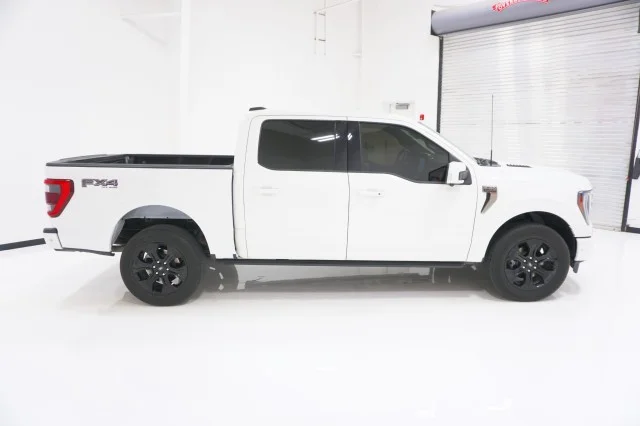Used 2023 WHITE Ford Platinum image 4