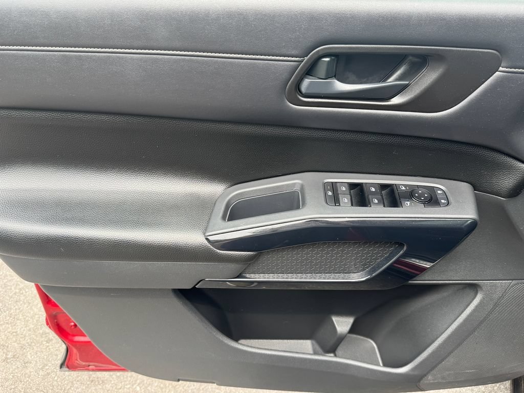 2024 Nissan Pathfinder SV - Photo 28