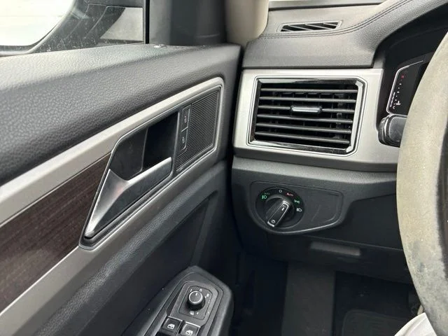 Used 2019 Gray Volkswagen SEL image 16