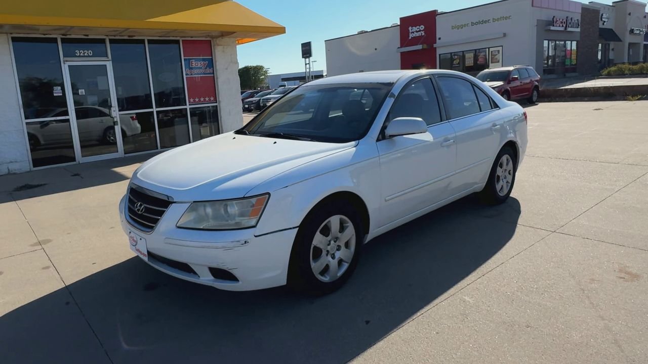 2009 Hyundai Sonata Base photo 2