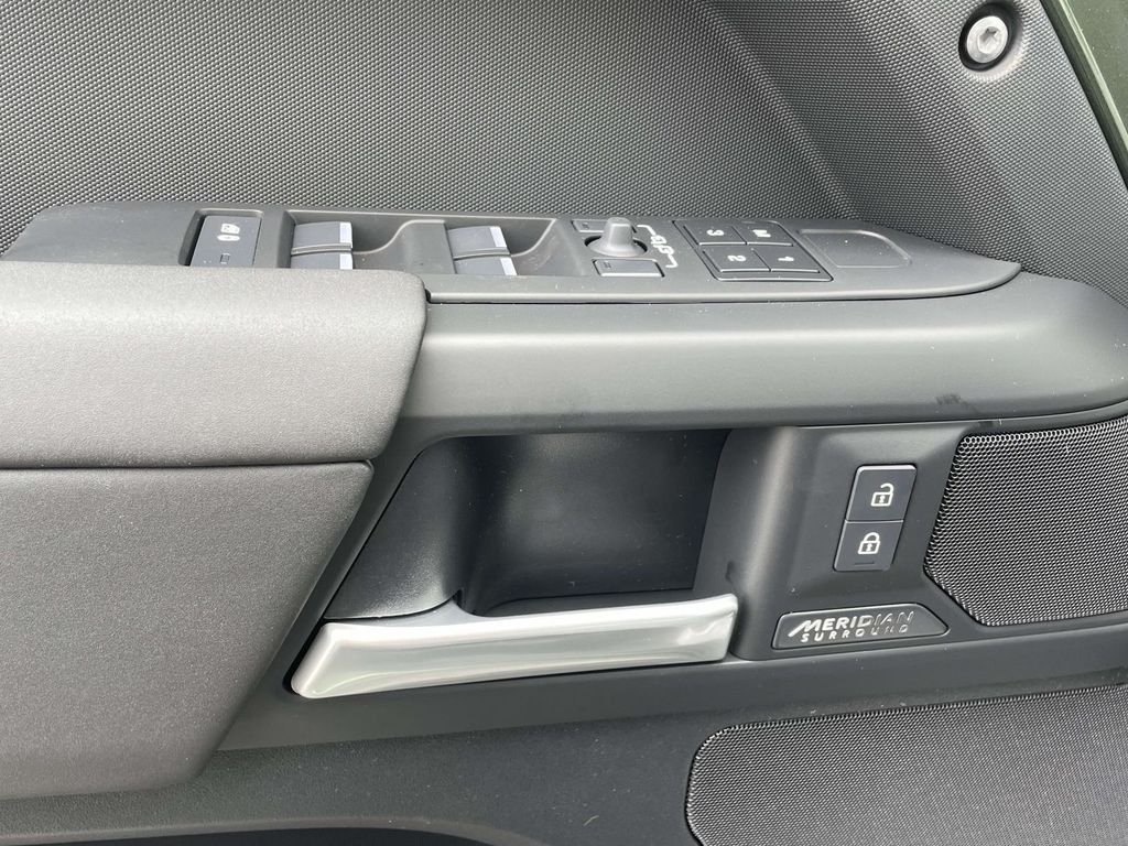 New 2026 Woolstone Green Land Rover X-Dynamic SE image 32