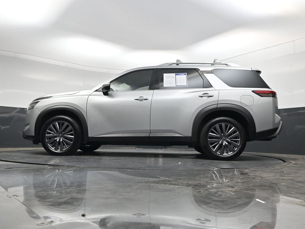Used 2023 Silver Nissan SL image 32