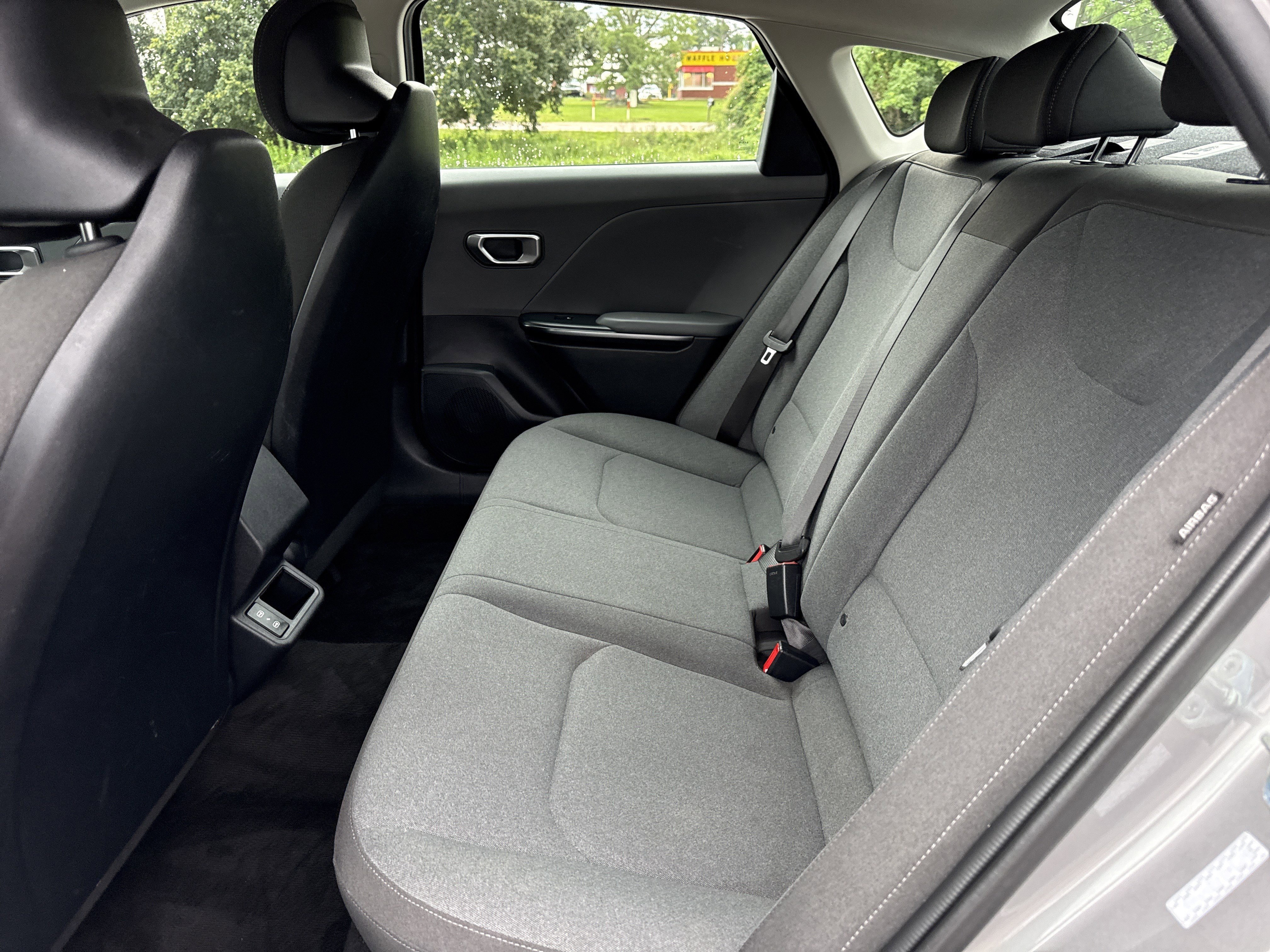 2025 Kia K4 LXS - Photo 13
