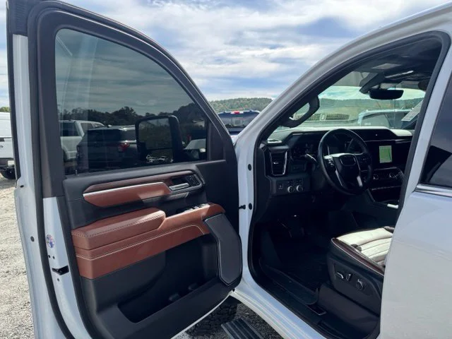 Used 2025 White GMC Denali Ultimate image 18