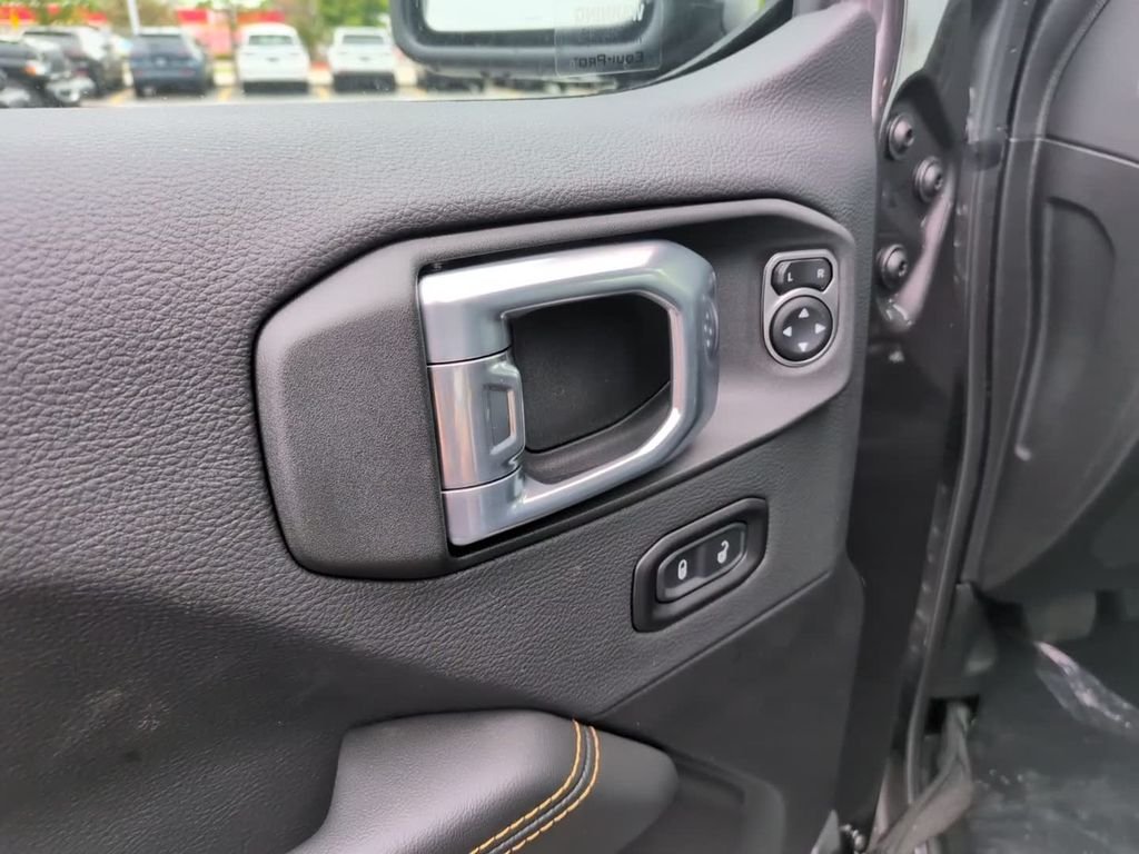 New 2026 Granite Crystal Metallic Clear-Coat Exterior Paint Jeep Sahara image 16