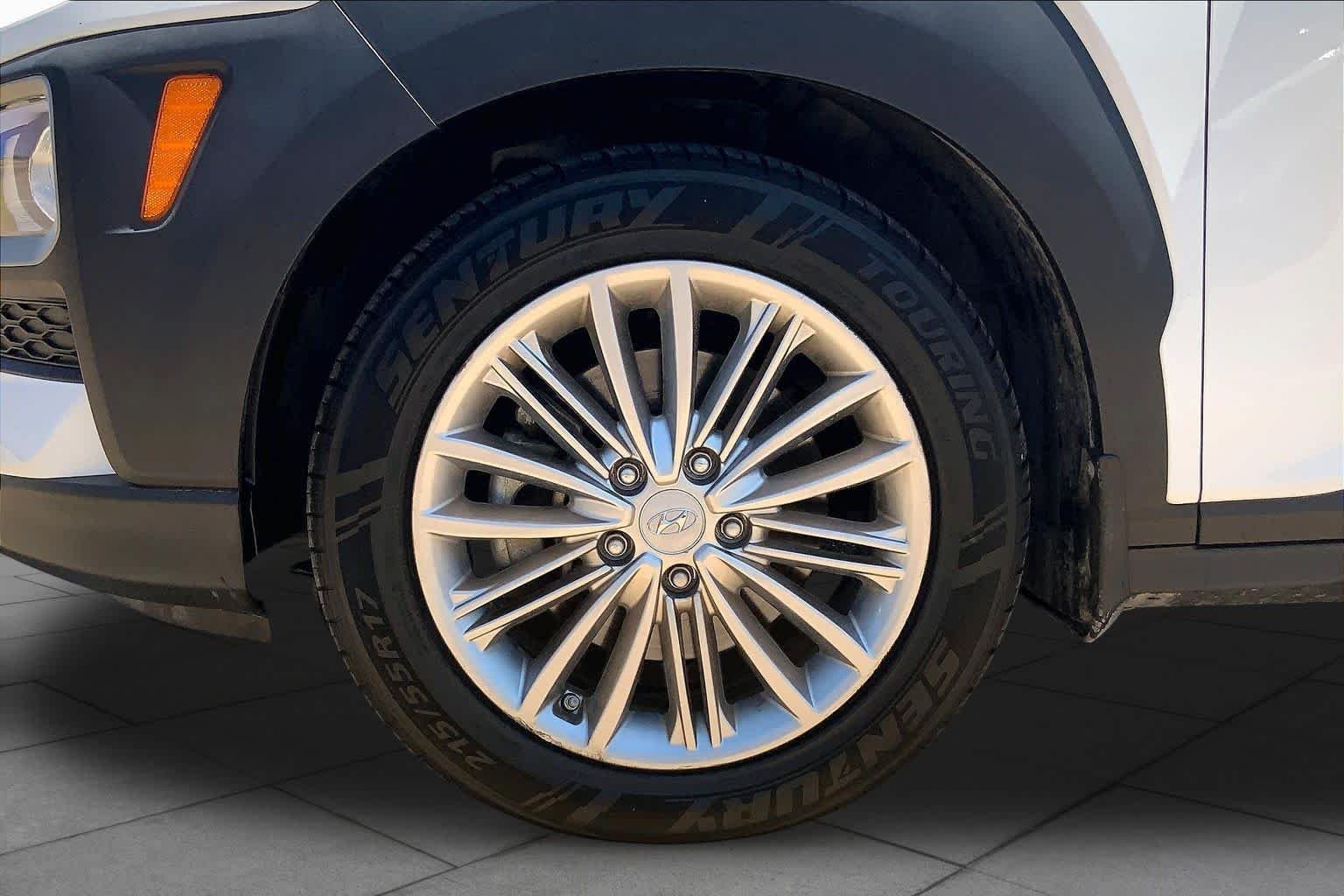 Used 2021 Lunar White Hyundai SEL image 11
