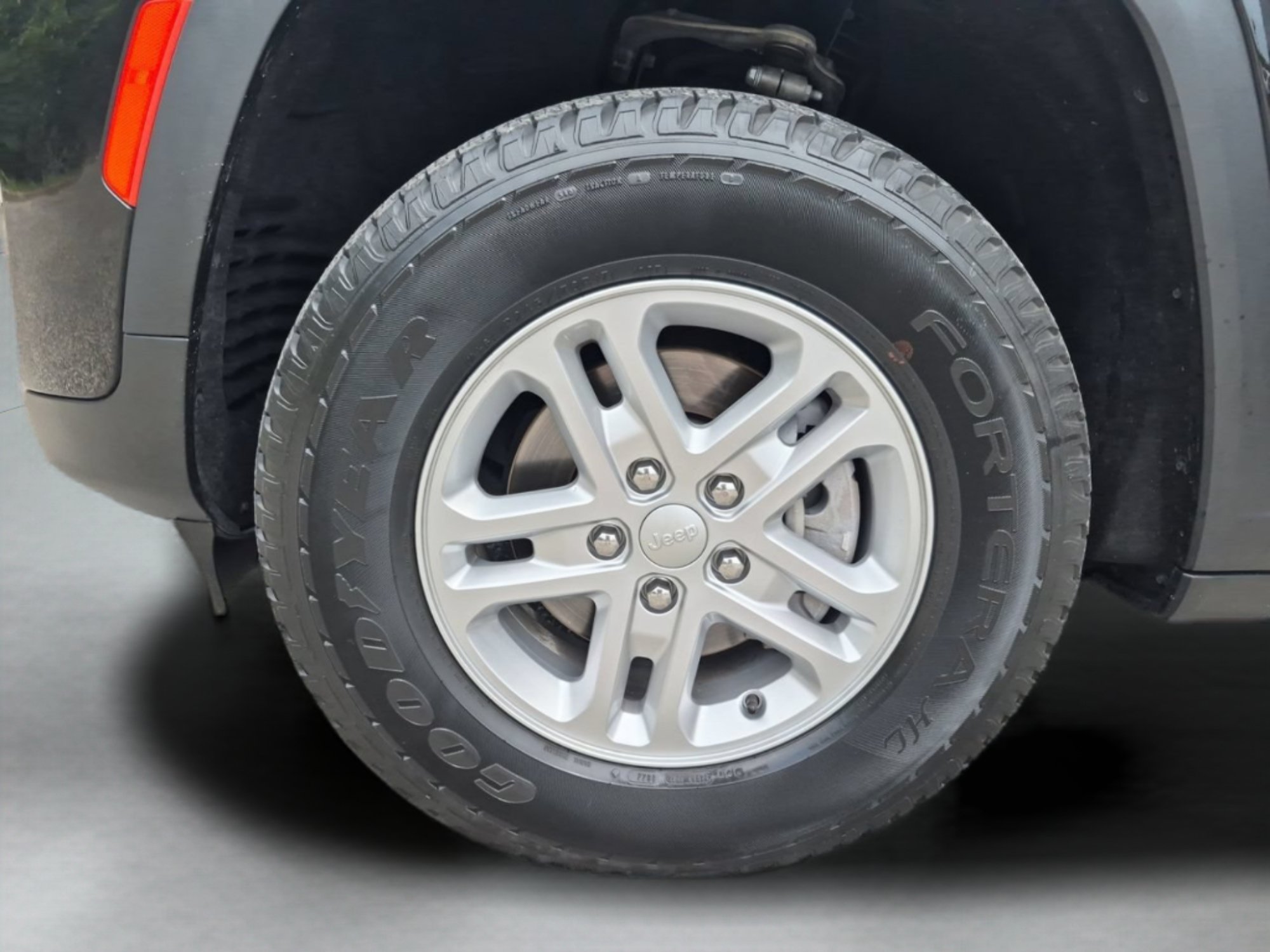 Used 2022 Diamond Black Crystal Pearlcoat Jeep Laredo image 30
