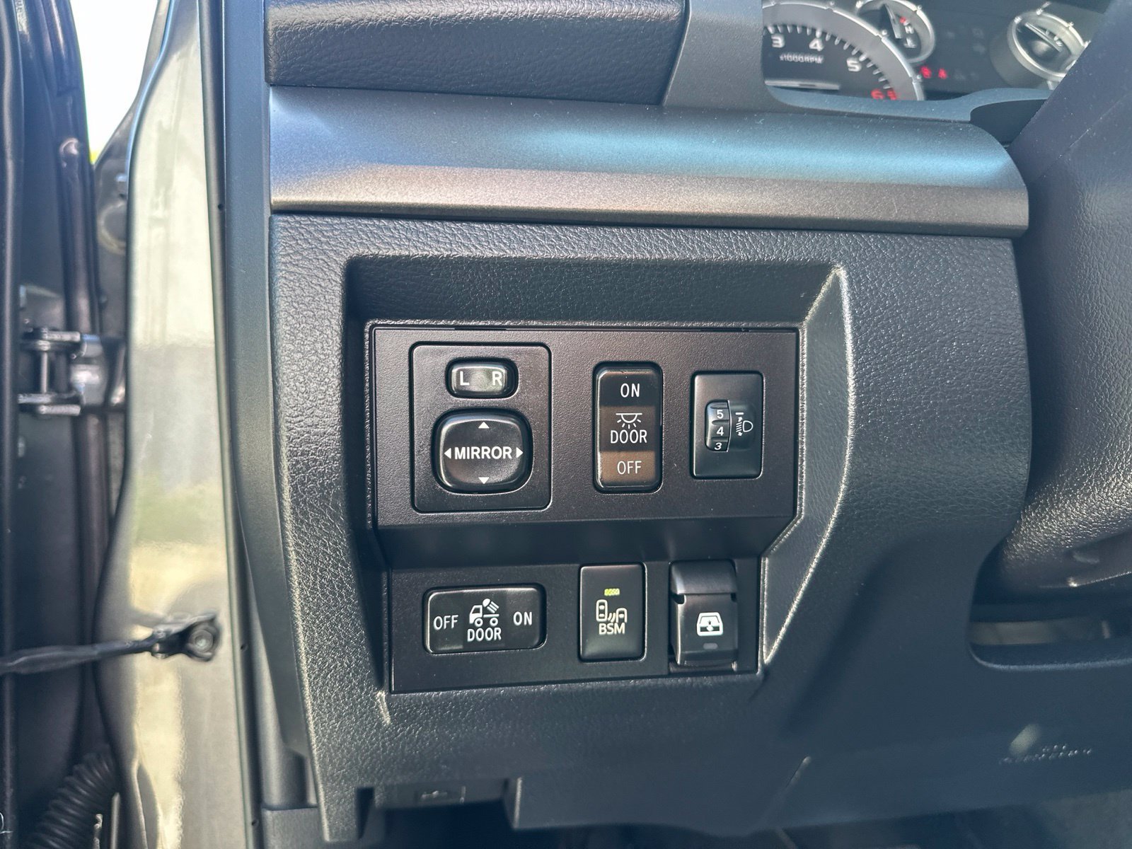Used 2016 Magnetic Gray Metallic Toyota SR5 image 17