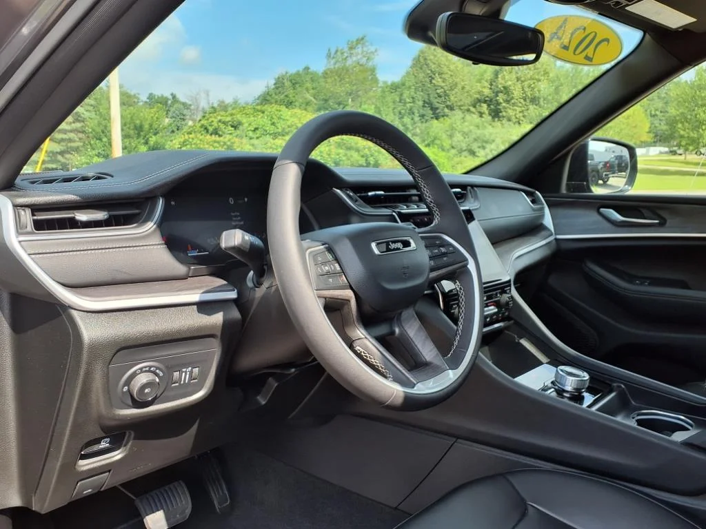 Used 2024 Gray Jeep Limited 4x4 image 11