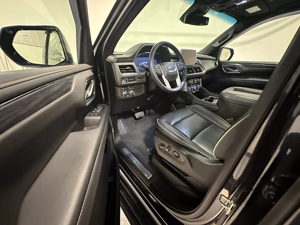 Used 2023 TITANIUM RUSH METALLIC GMC SLT image 3