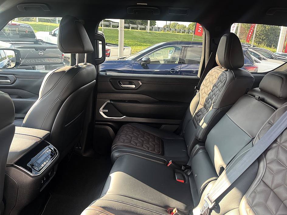 Used 2025 Super Black Nissan Platinum Reserve image 21