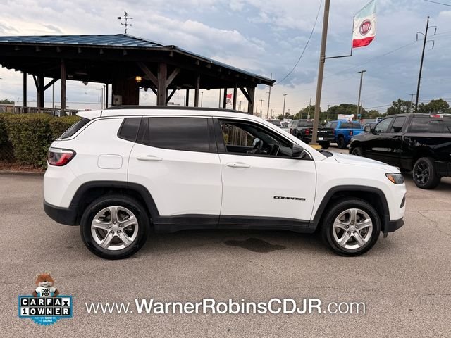 Used 2024 White Jeep Latitude image 16