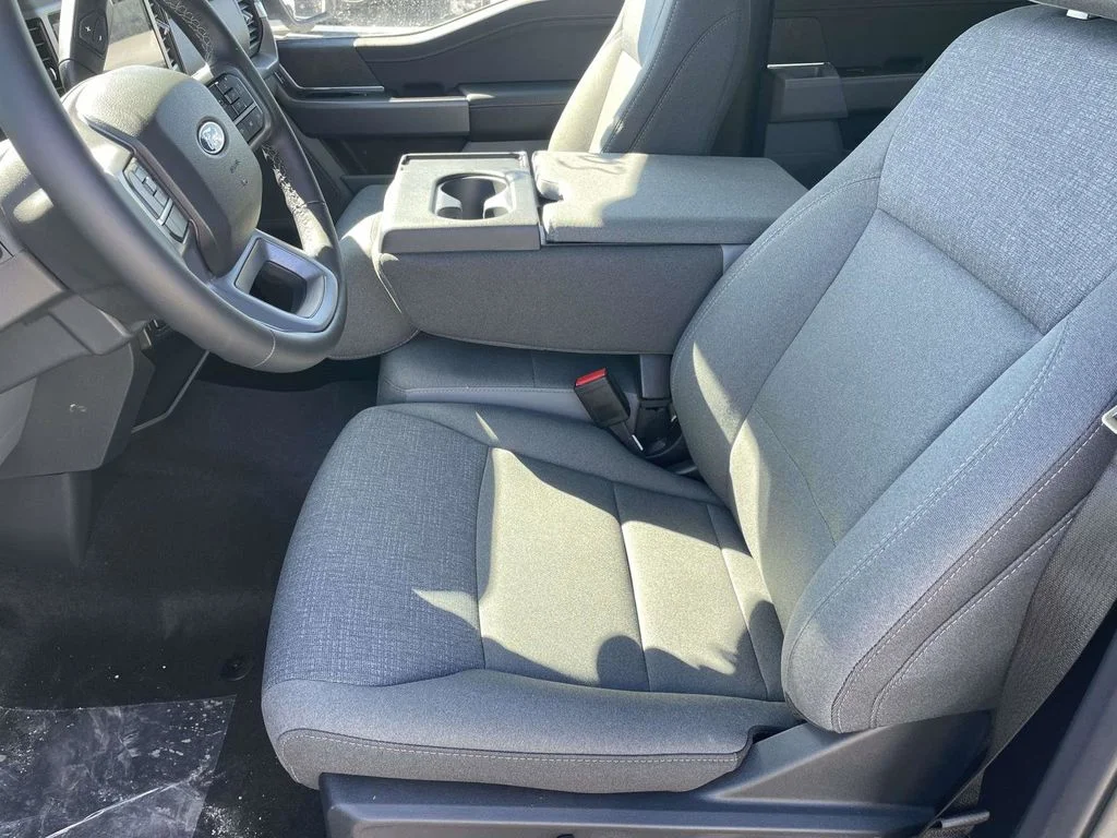 New 2026 Oxford White Ford XLT image 13