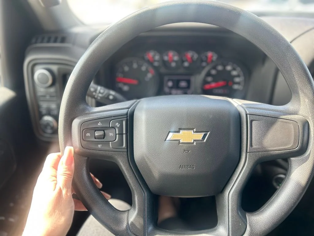 Used 2025 White Chevrolet Custom image 28