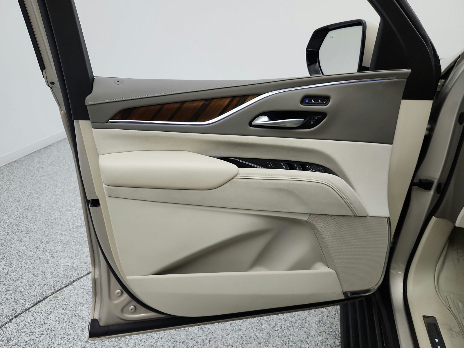 Used 2024 Sandstone Metallic Cadillac 4WD Sport Platinum image 15