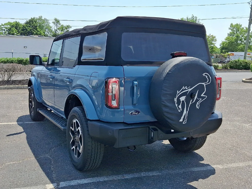 Used 2022 Green Ford Outer Banks image 9