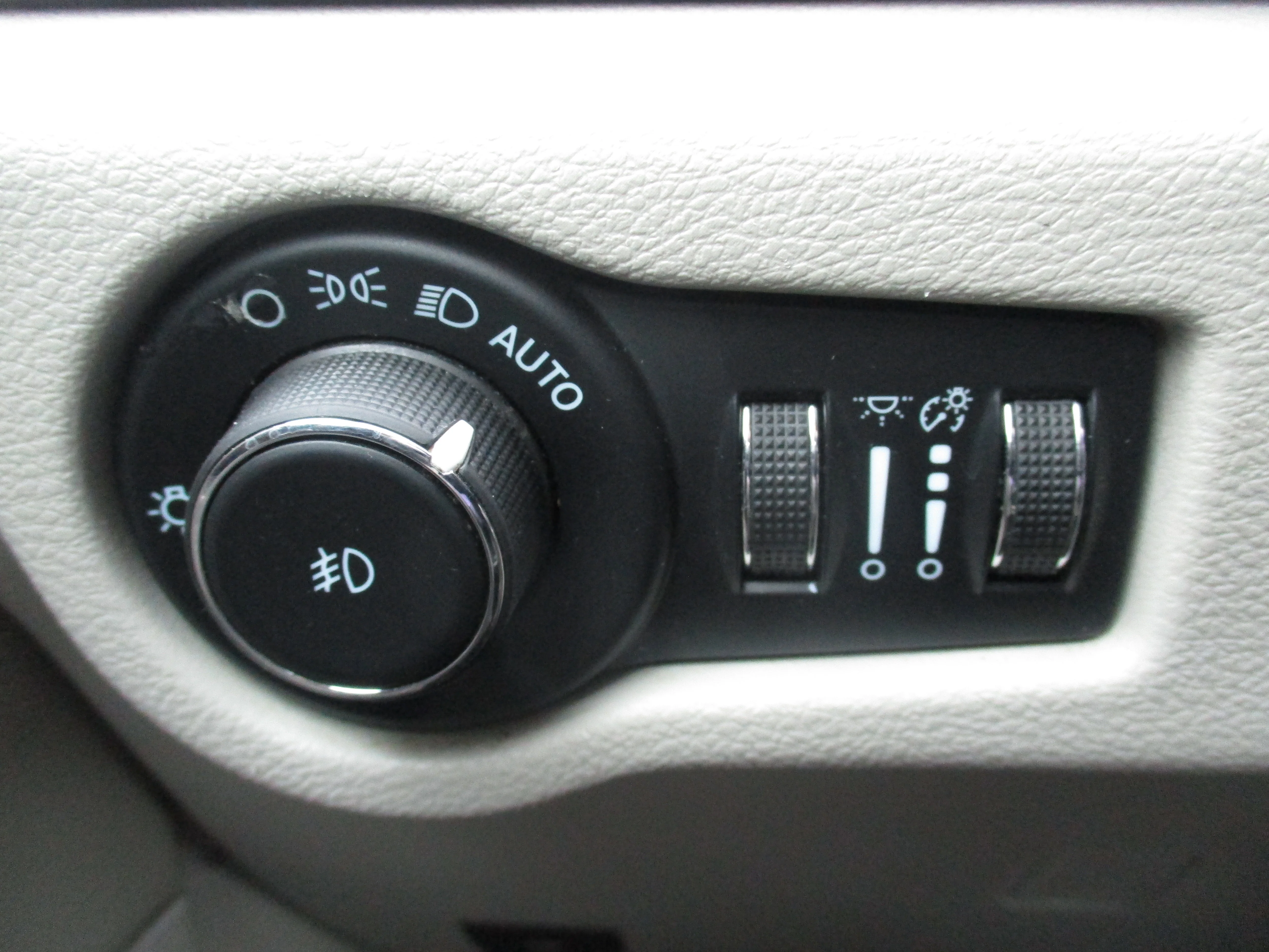 Used 2022 Brilliant Black Crystal Pearlcoat Chrysler Limited image 51