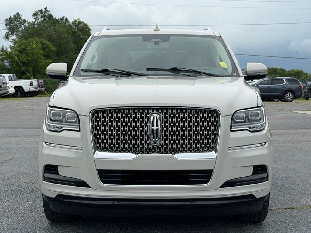 Used 2022 White Lincoln Reserve image 10