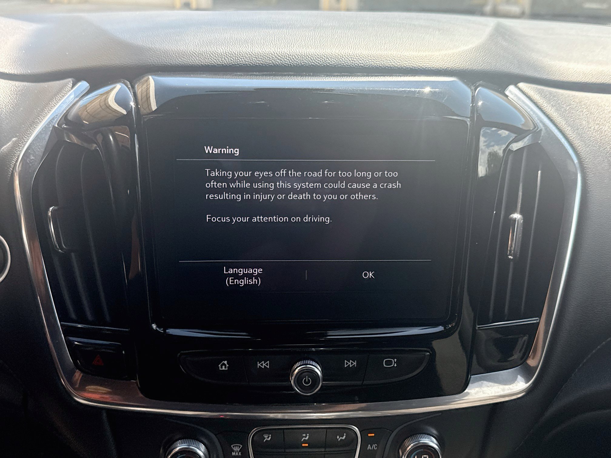 Used 2022 Summit White Chevrolet LT Cloth image 10