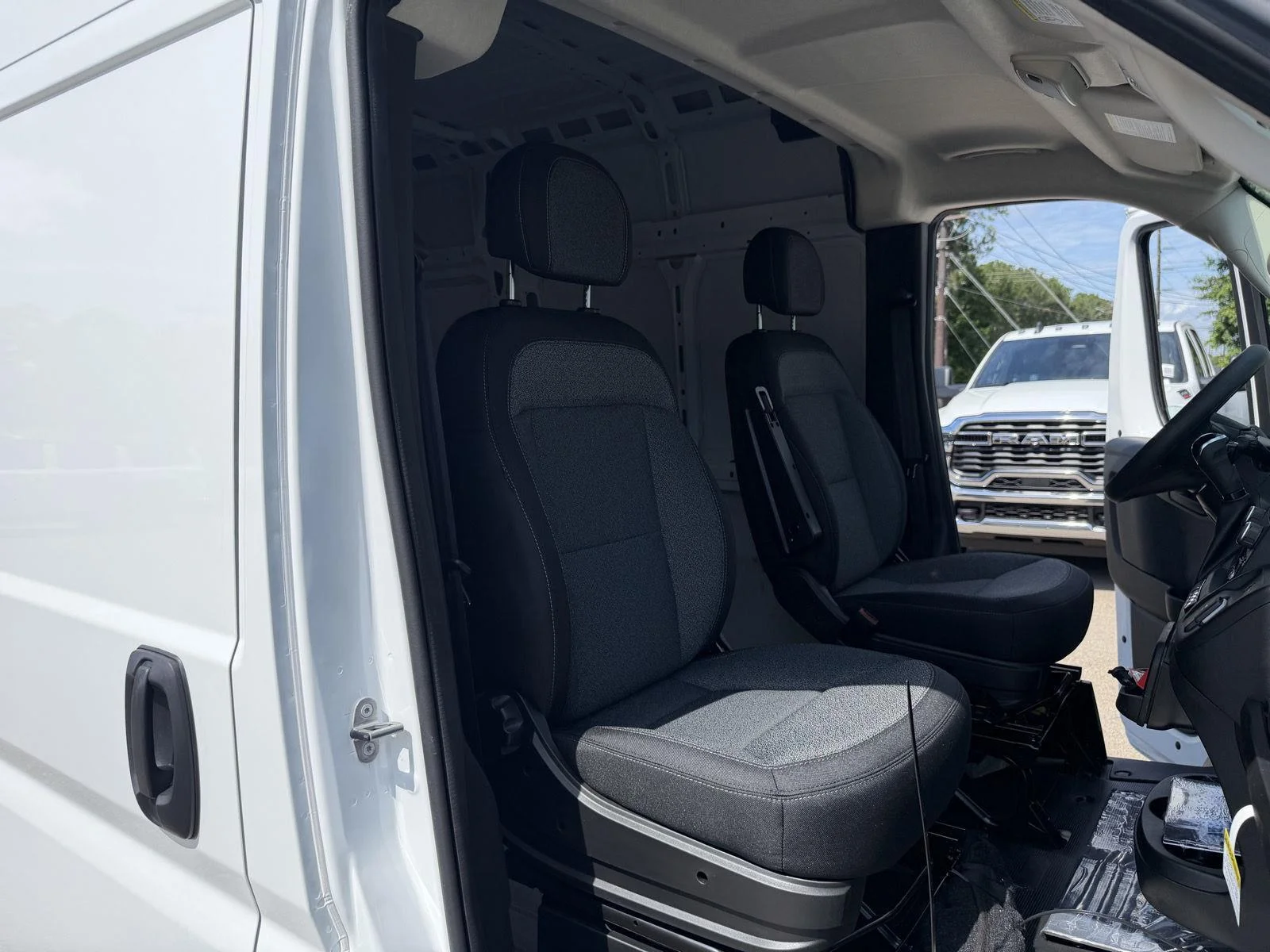 New 2026 Bright White Clear-Coat Exterior Paint RAM Tradesman image 18
