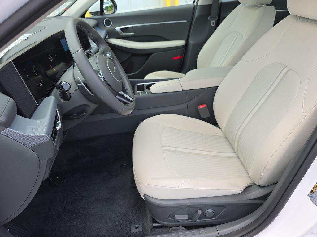 New 2026 Serenity White Hyundai SEL Sport image 11