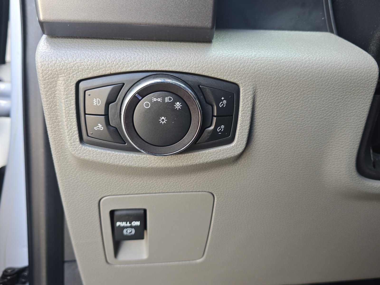 Used 2019 Oxford White Ford XLT image 22