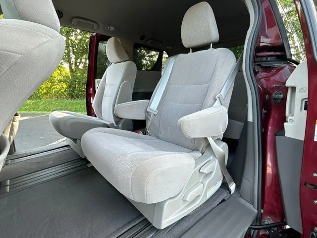 Used 2015 Red Toyota LE image 36