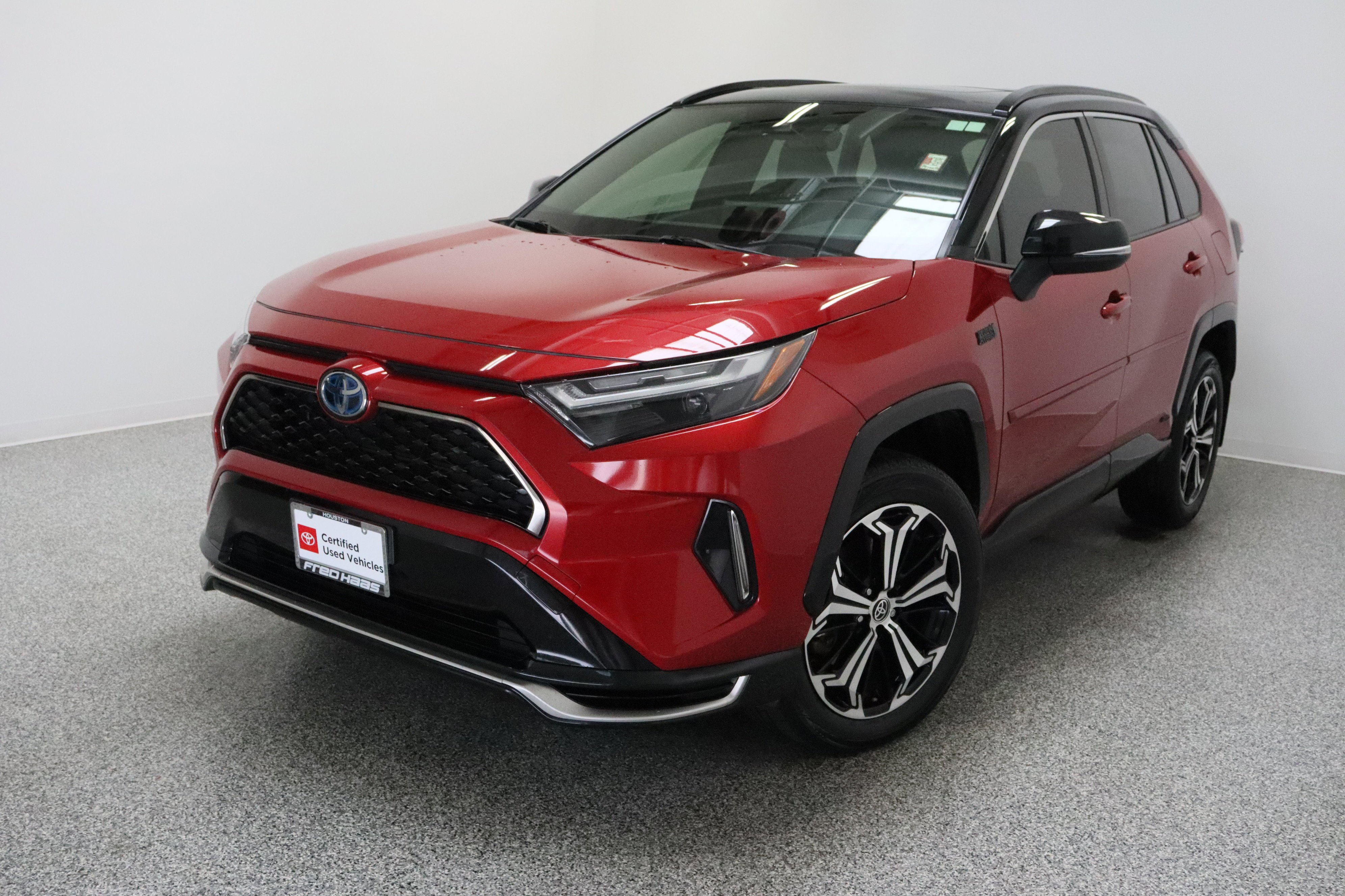 Certified Used 2022 Supersonic Red/Midnight Black Metallic Toyota XSE 2.5L/Electric image 2