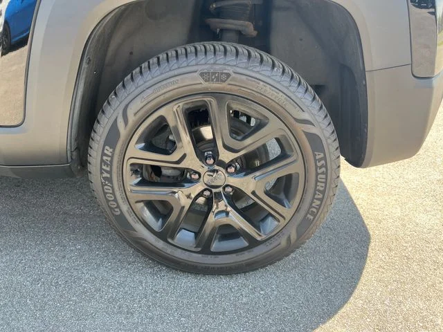 Used 2017 Black Jeep Latitude image 8