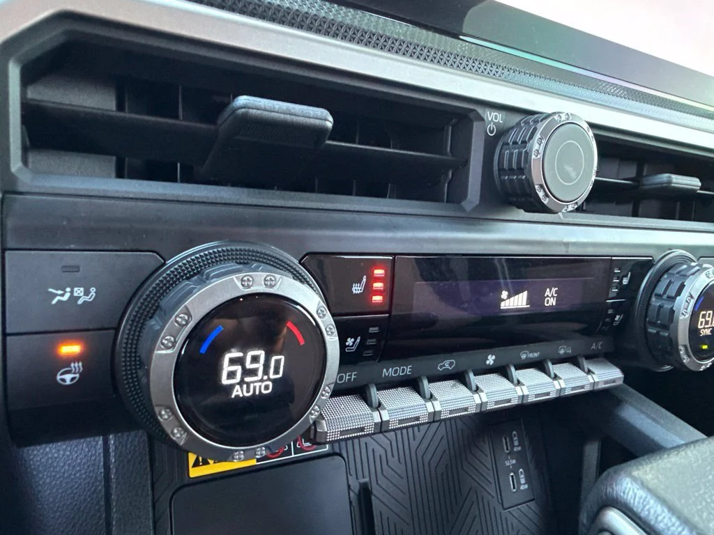 Used 2025  Toyota SR5 image 24