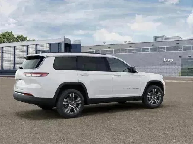 New 2027 Bright White Clear-Coat Paint Jeep Limited image 14