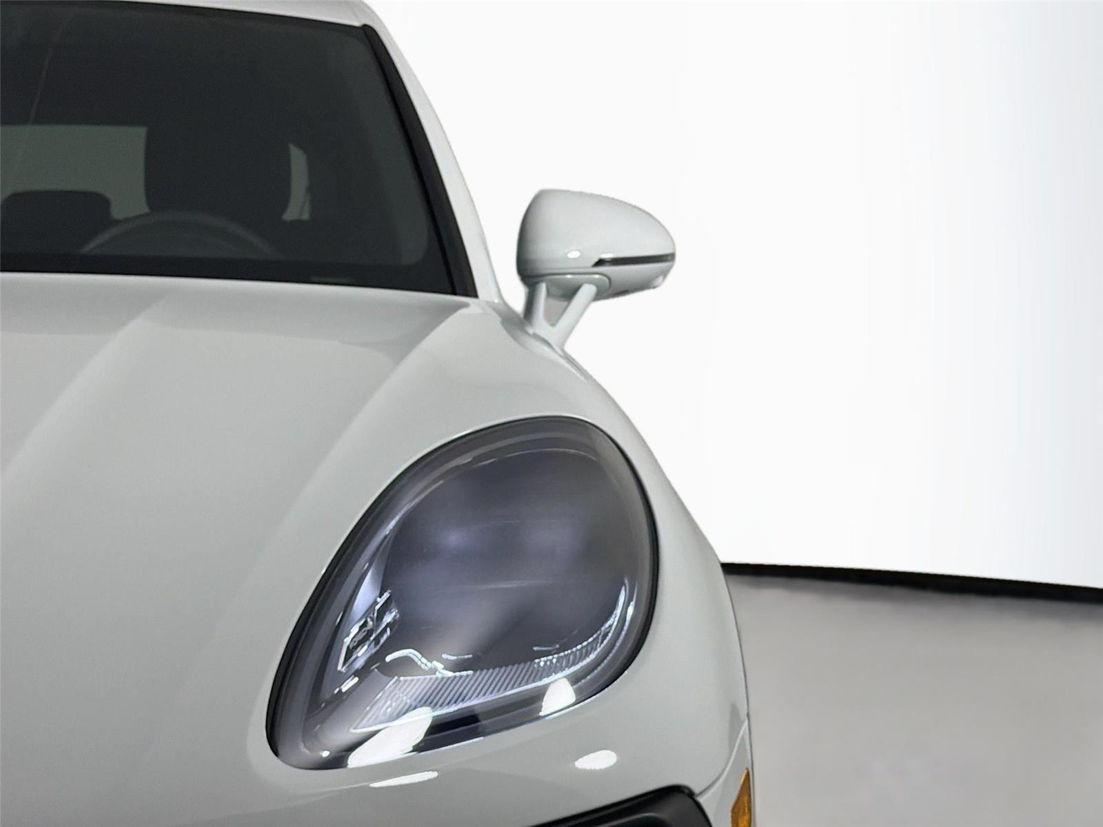 2025 Porsche Macan S - Photo 15