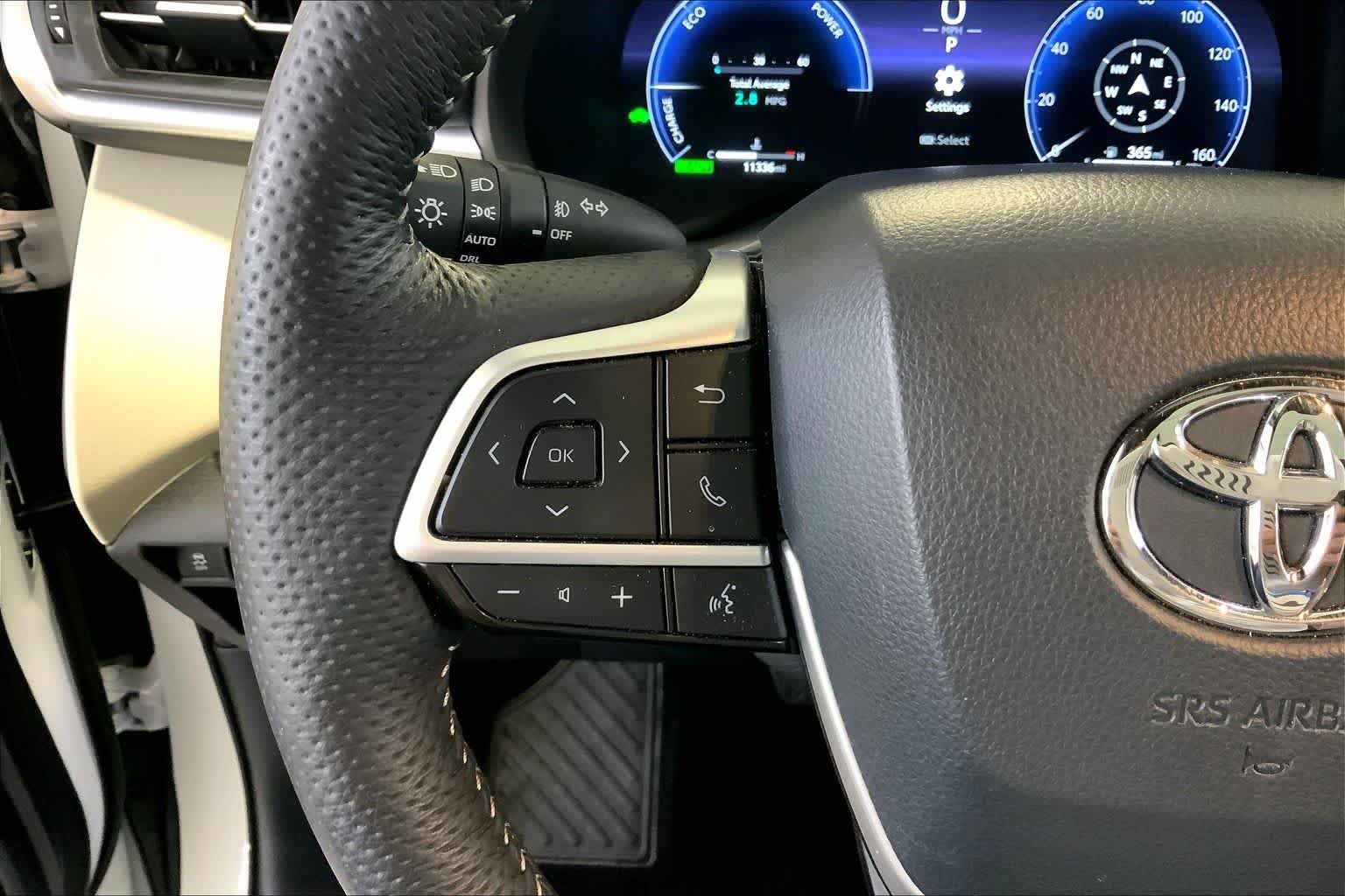 Used 2025 Wind Chill Pearl Toyota Platinum image 23