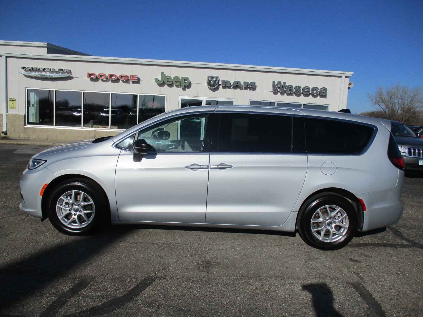 Used 2024 Chrysler Pacifica Touring L with VIN 2C4RC1BG2RR162780 for sale in Waseca, Minnesota