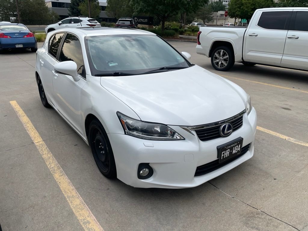 Used 2011 White Lexus 200h Premium image 1