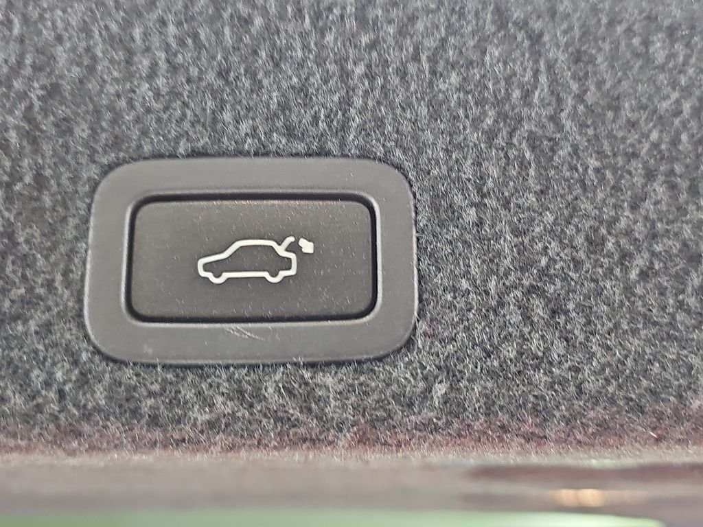 Used 2015 Silver Volvo T6 image 16