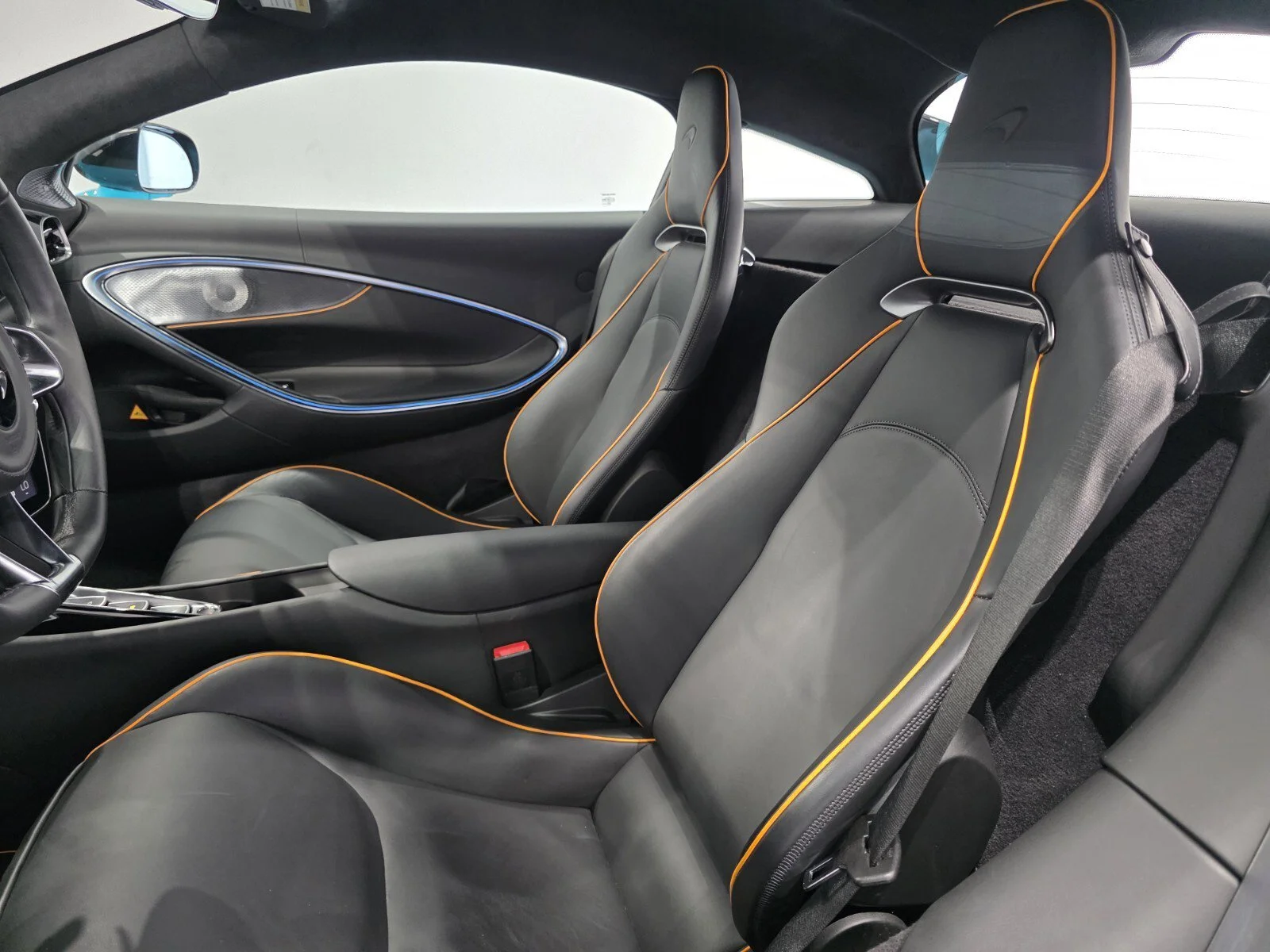 Used 2025 MSO Tokyo Cyan McLaren TechLux Coupe image 8