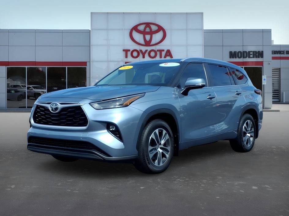 Used 2024 Moon Dust Toyota LE image 1