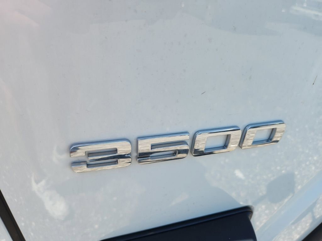 New 2024 Arc White Chevrolet MEDIUM ASH GRAY image 13