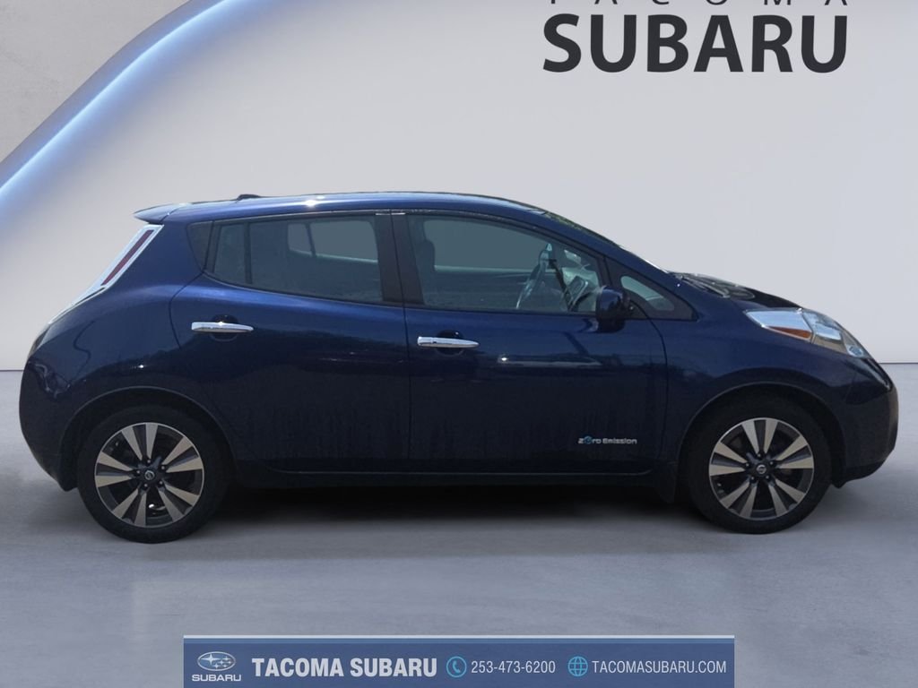 Used 2016 Blue Nissan SV image 6