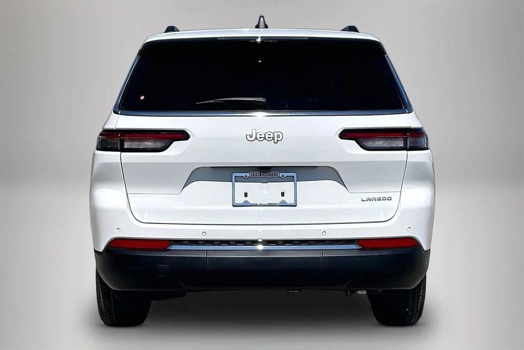 New 2026 Bright White Clear-Coat Exterior Paint Jeep Laredo image 3