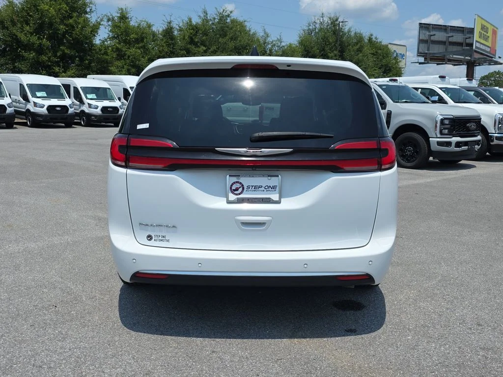 Used 2023 White Chrysler Touring L image 6