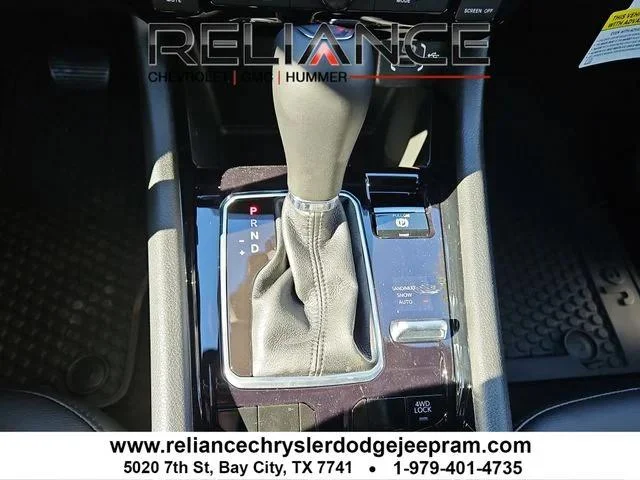 New 2026 Bright White Clearcoat Jeep Latitude image 24