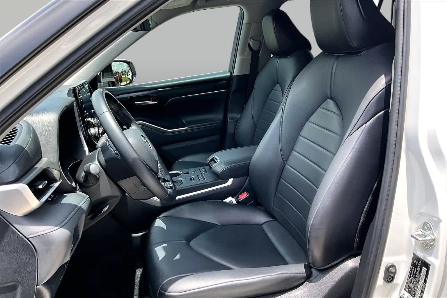 Used 2021 Blizzard Pearl Toyota XLE image 8