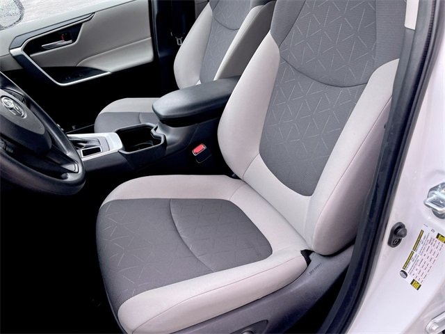 2025 Toyota RAV4 XLE photo 3