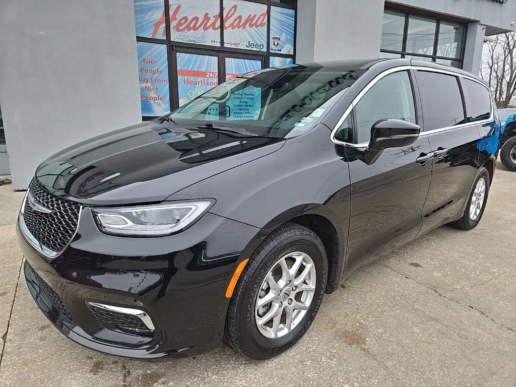 Used 2024 Chrysler Pacifica Touring L with VIN 2C4RC1BG2RR151181 for sale in Kansas City