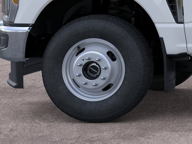 New 2026 Oxford White Ford XLT image 19