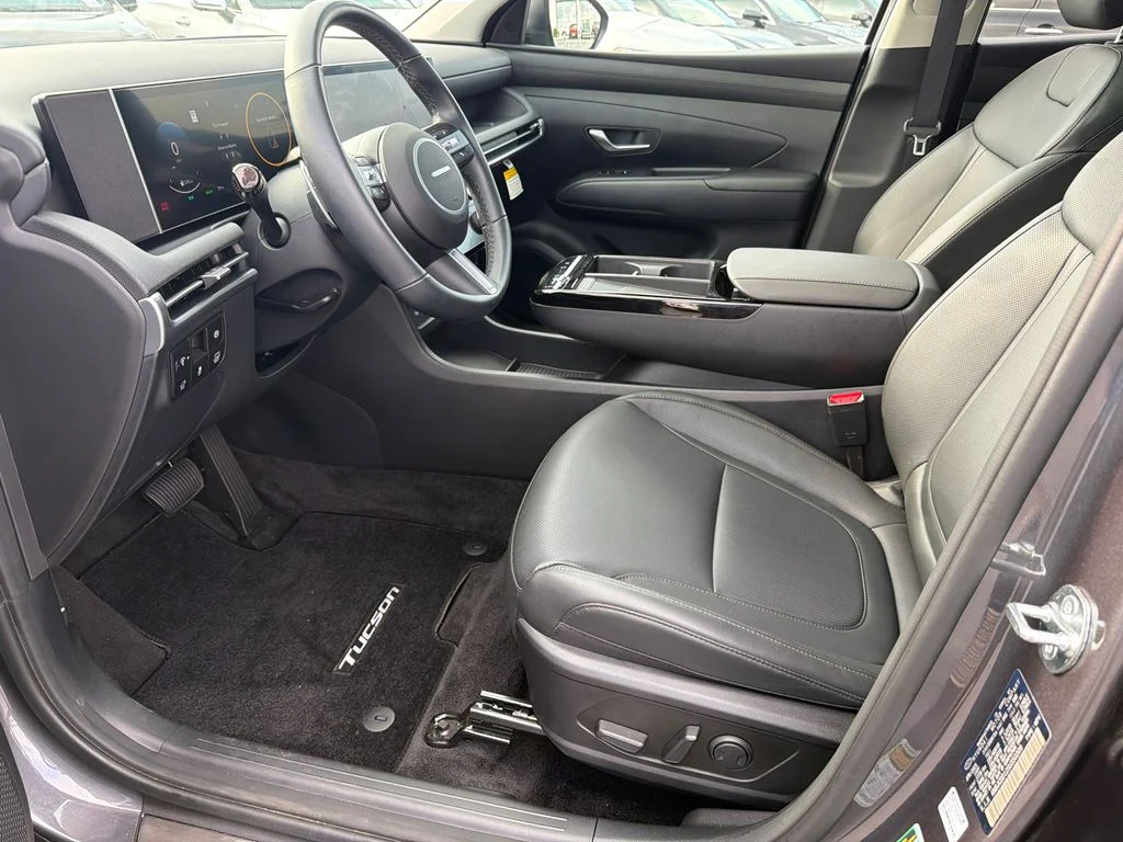 Used 2025 Gray Hyundai SEL Convenience image 9