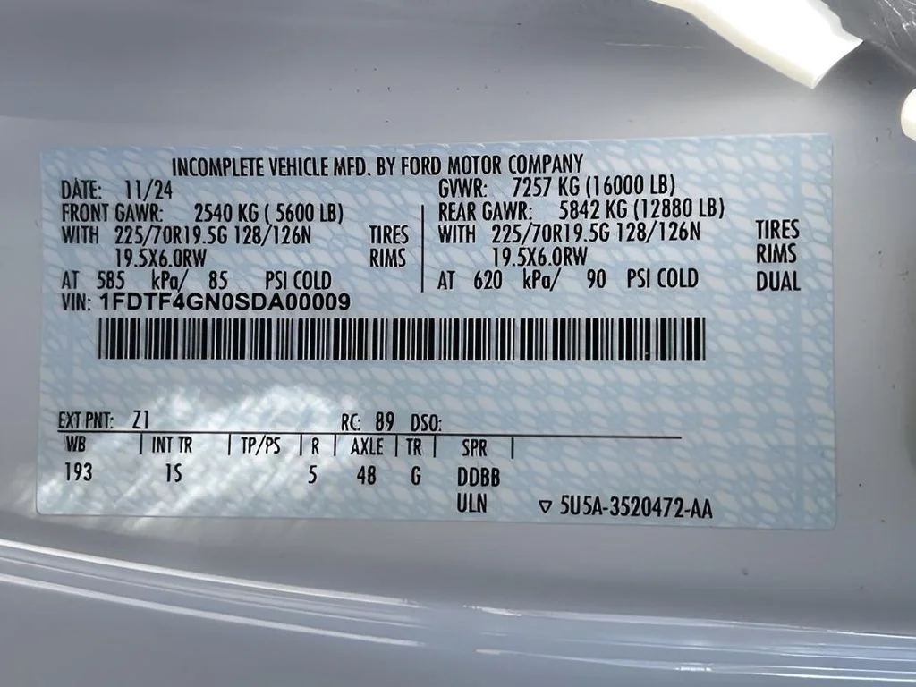 Used 2025 White Ford XL image 41