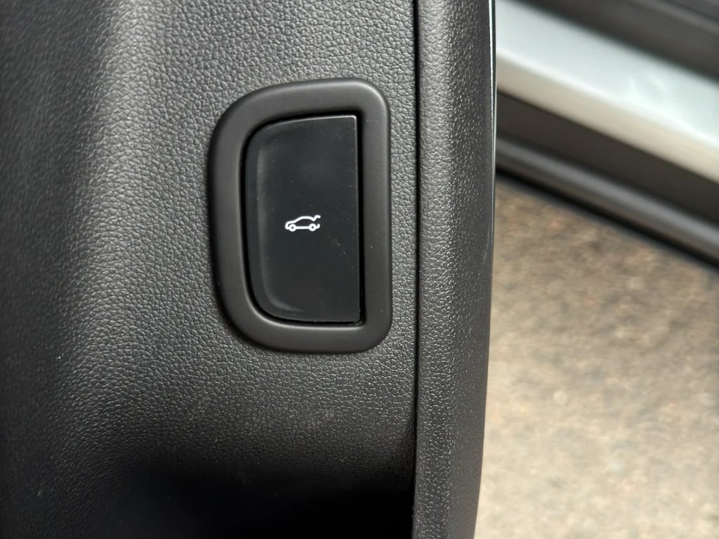 Used 2025 Sterling Metallic GMC AWD Elevation image 31